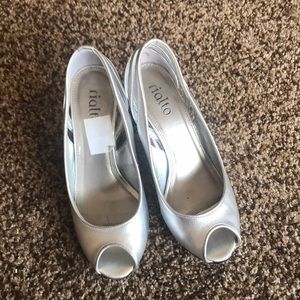 Women’s dress sliver heels